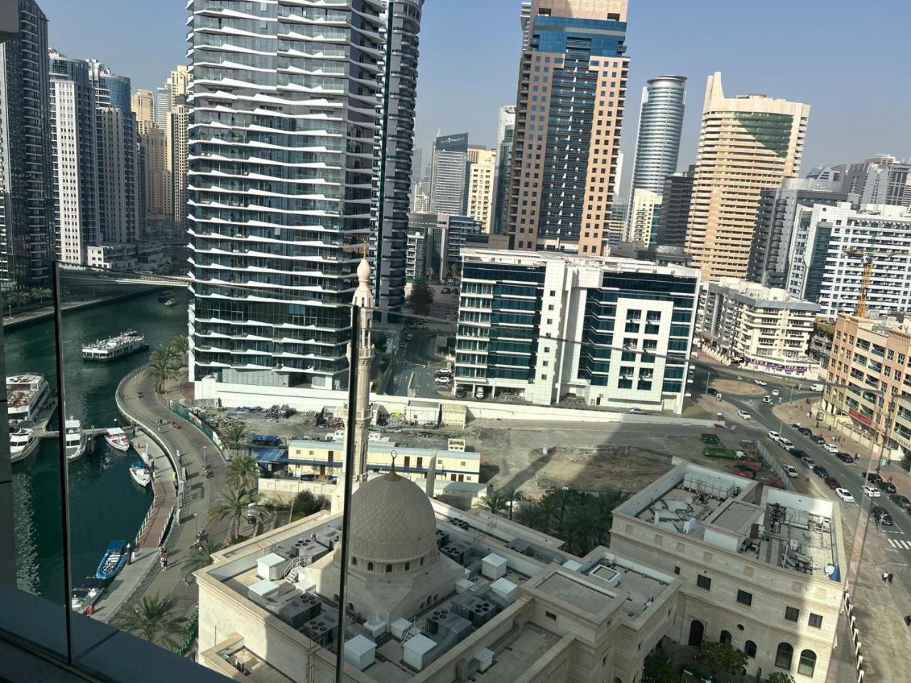Dubai Marina Walk Gem Modern Apartments With Pool & Gym Access, Steps To Beach & Metro Managed By Sunnyhomes Bilik gambar